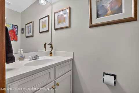 Bath - 16817 Cedarbrook Dr, Haslett, MI 48840 photo 6 of 9