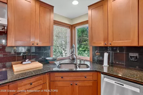 Kitchen - 16817 Cedarbrook Dr, Haslett, MI 48840 photo 3 of 5