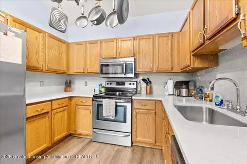 Kitchen - 1107 Sunview Dr, Saint Johns, MI 48879 photo 2 of 2