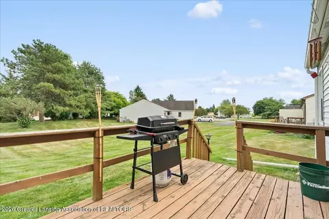 Exterior - 1107 Sunview Dr, Saint Johns, MI 48879 photo 5 of 7