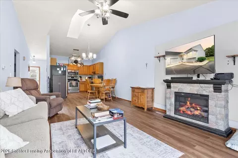 Entry Way - 1107 Sunview Dr, Saint Johns, MI 48879 photo 2 of 3