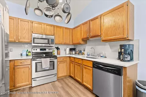Kitchen - 1107 Sunview Dr, Saint Johns, MI 48879 photo 1 of 2