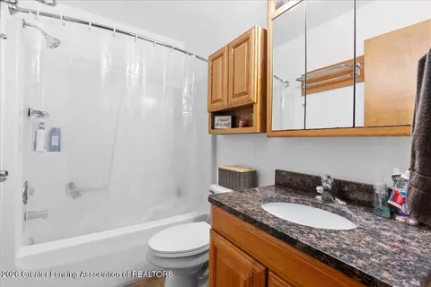 Bath - 1107 Sunview Dr, Saint Johns, MI 48879 photo 1 of 2