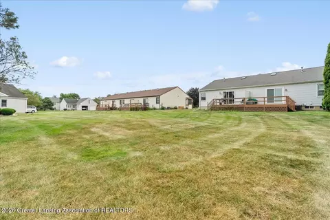 Exterior - 1107 Sunview Dr, Saint Johns, MI 48879 photo 6 of 7