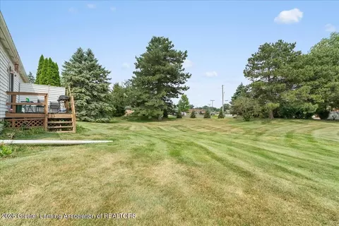Exterior - 1107 Sunview Dr, Saint Johns, MI 48879 photo 2 of 7
