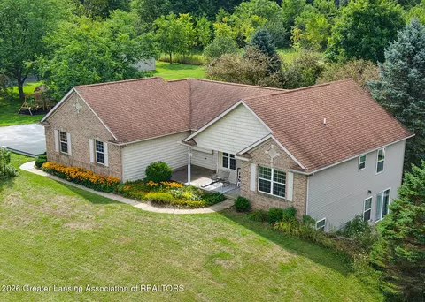 321 Mapleview Dr, Charlotte, MI 48813