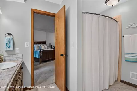 Bath - 705 W Geneva Dr, Dewitt, MI 48820 photo 1 of 3