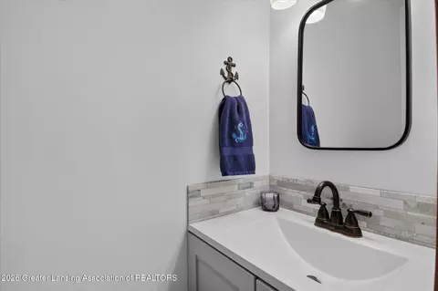 Bath - 705 W Geneva Dr, Dewitt, MI 48820 photo 2 of 3