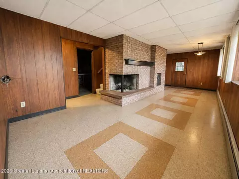 Living - 10238 Lafayette Ln, Dimondale, MI 48821 photo 4 of 5