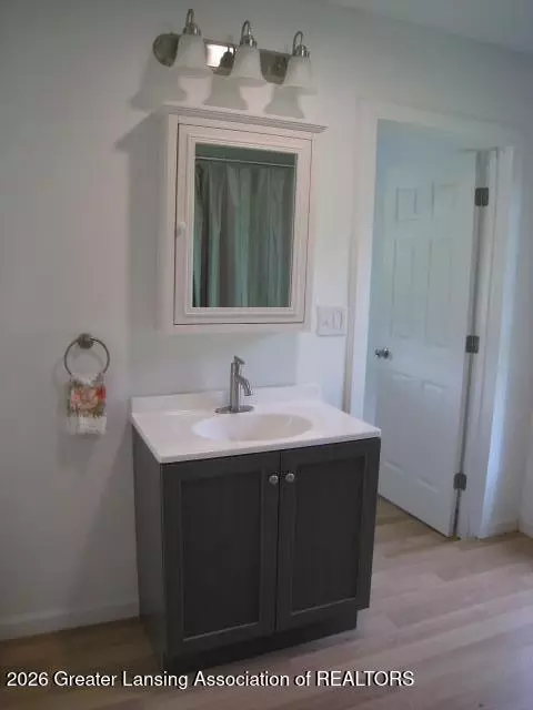 Bath - 12470 Wacousta Rd, Eagle, MI 48822 photo 3 of 3