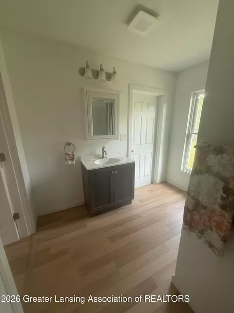 Bath - 12470 Wacousta Rd, Eagle, MI 48822 photo 2 of 2