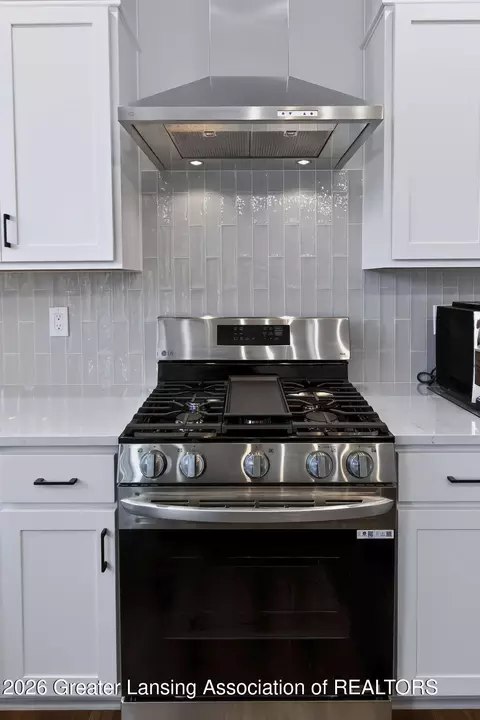 Kitchen - 602 Magenta Ct, Haslett, MI 48840 photo 4 of 6