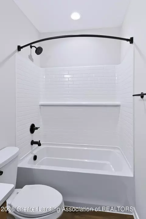 Bath - 602 Magenta Ct, Haslett, MI 48840 photo 8 of 8