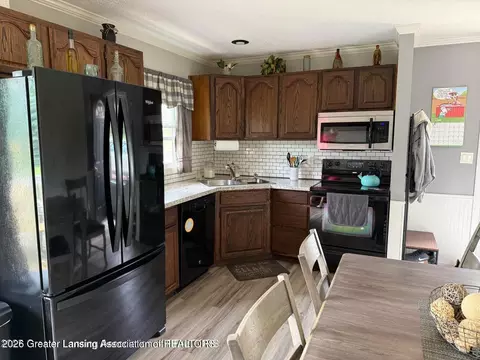 Kitchen - 11433 S Francis Rd, Dewitt, MI 48820 photo 1 of 2