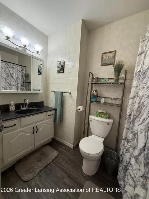 Bath - 11433 S Francis Rd, Dewitt, MI 48820 photo 1 of 3