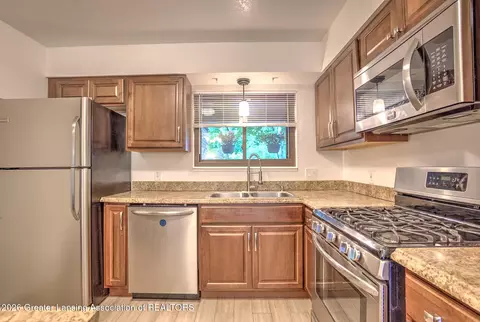 Kitchen - 5411 Maple Ridge Rd #74, Haslett, MI 48840 photo 3 of 4