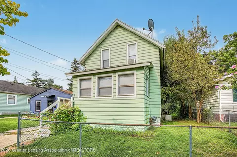 909 Clayton St, Lansing, MI 48915