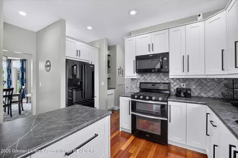 Kitchen - 2610 S Edgar Rd, Mason, MI 48854 photo 2 of 5