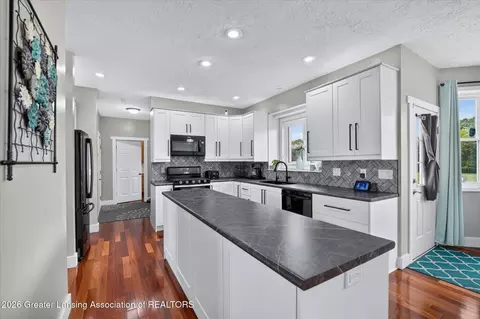 Kitchen - 2610 S Edgar Rd, Mason, MI 48854 photo 3 of 5