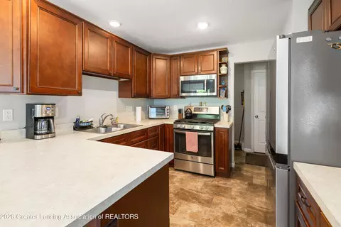 Kitchen - 15380 Webster Rd, Bath, MI 48808 photo 2 of 5