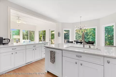 Kitchen - 5532 Silverleaf Ct, Haslett, MI 48840 photo 3 of 5