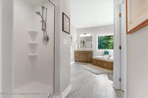 Bath - 5532 Silverleaf Ct, Haslett, MI 48840 photo 4 of 8