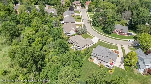 View/Area - 5532 Silverleaf Ct, Haslett, MI 48840 photo 8 of 10