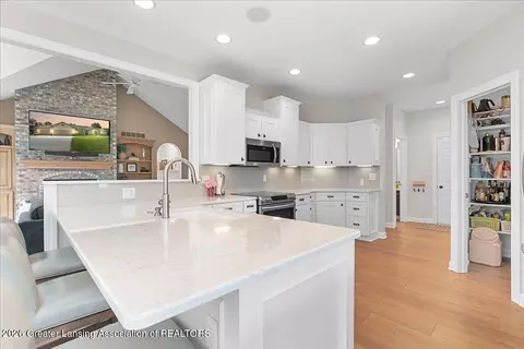 Kitchen - 5532 Silverleaf Ct, Haslett, MI 48840 photo 1 of 5