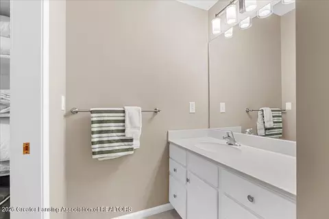 Bath - 5532 Silverleaf Ct, Haslett, MI 48840 photo 8 of 8