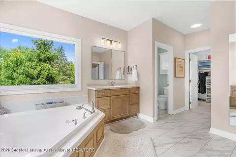 Bath - 5532 Silverleaf Ct, Haslett, MI 48840 photo 3 of 8