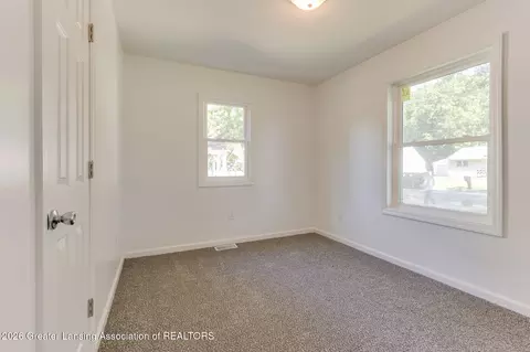 Bedroom - 931 Mel Ave, Lansing, MI 48911 photo 3 of 8