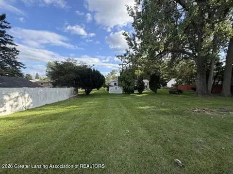 Exterior - 3717 Starlight Ln, Lansing, MI 48911 photo 5 of 7