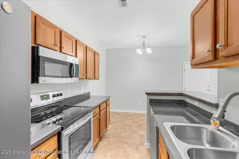 Kitchen - 15120 Via Carmella Dr, Dewitt, MI 48820 photo 3 of 4