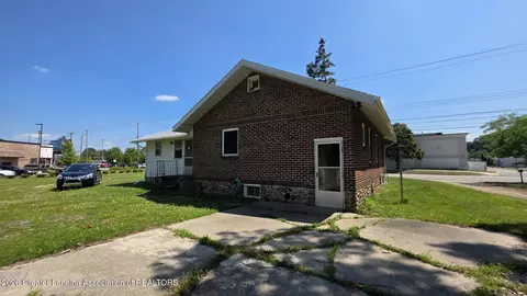 Exterior - 1323 E Willoughby Rd, Lansing, MI 48911 photo 3 of 4