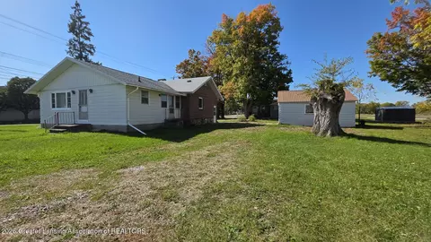 Exterior - 1323 E Willoughby Rd, Lansing, MI 48911 photo 2 of 3