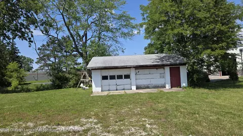 Exterior - 1323 E Willoughby Rd, Lansing, MI 48911 photo 1 of 4