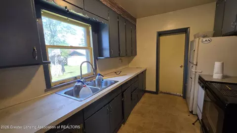 Kitchen - 1323 E Willoughby Rd, Lansing, MI 48911 photo 1 of 1
