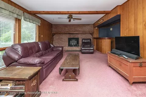 Living - 1004 Hanover St, Owosso, MI 48867 photo 1 of 2