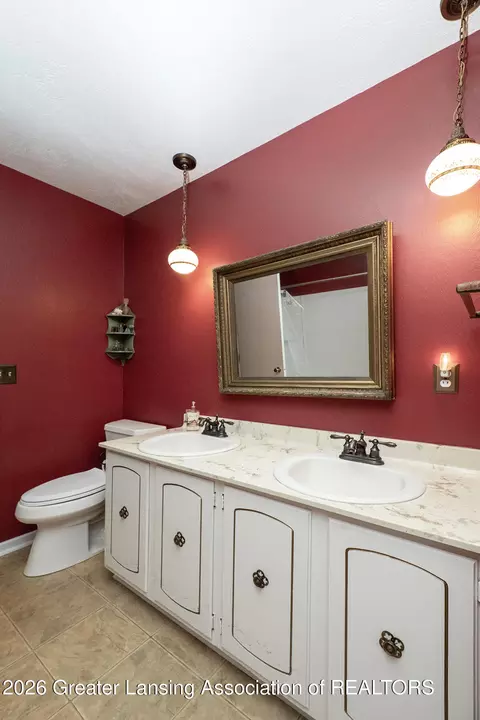 Bath - 1004 Hanover St, Owosso, MI 48867 photo 1 of 3
