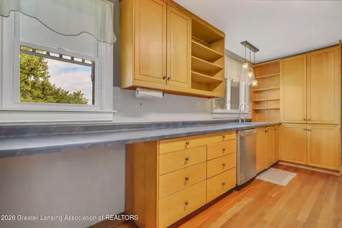 Kitchen - 105 E Columbia Rd, Mason, MI 48854 photo 3 of 3