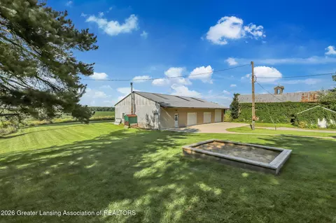 Exterior - 105 E Columbia Rd, Mason, MI 48854 photo 5 of 7