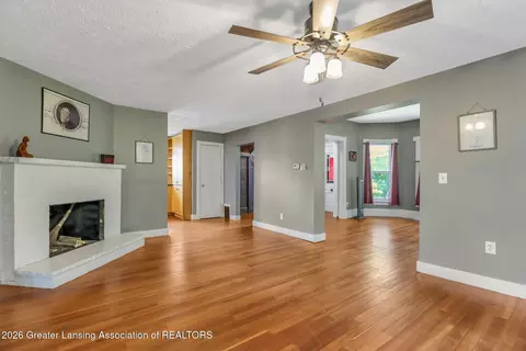 Living - 105 E Columbia Rd, Mason, MI 48854 photo 4 of 5
