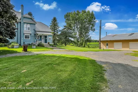 Exterior - 105 E Columbia Rd, Mason, MI 48854 photo 4 of 7