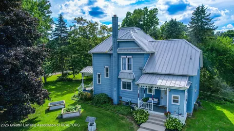 Exterior - 105 E Columbia Rd, Mason, MI 48854 photo 3 of 7