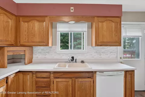 Kitchen - 11131 S Lowell Rd, Dewitt, MI 48820 photo 3 of 4