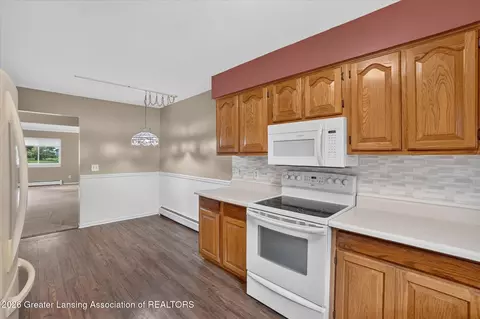 Kitchen - 11131 S Lowell Rd, Dewitt, MI 48820 photo 4 of 4