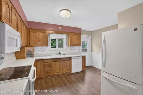 Kitchen - 11131 S Lowell Rd, Dewitt, MI 48820 photo 2 of 4