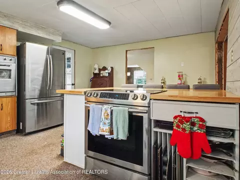 Kitchen - 4050 Vanneter Rd, Williamston, MI 48895 photo 1 of 2