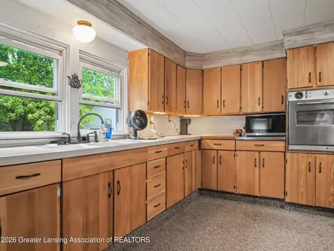 Kitchen - 4050 Vanneter Rd, Williamston, MI 48895 photo 2 of 2