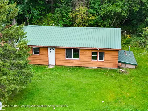288 N Ionia Rd, Vermontville, MI 49096